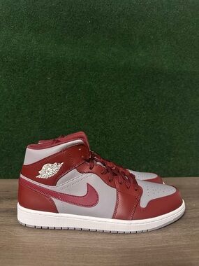 Jordan 1 Mid ‘Cherrywood Red’ size 13